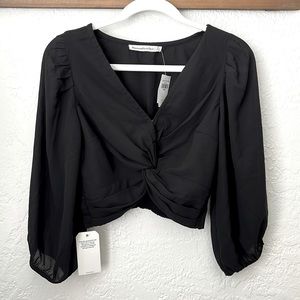 A&F - Long Sleeve Knotted Front Crop Top